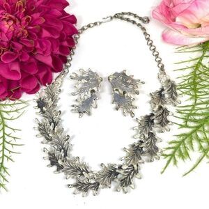 VINTAGE⚜️RETRO Autumn Leaves Clustered Necklace & Clip Earrings Set